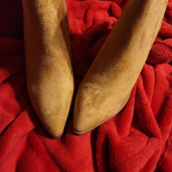 NEW SUEDED CHUNKY HEEL BACK ZIP SLIP ON BOOTIES 3.25 Heel. SIZE 9 TAN - Picture 13 of 13